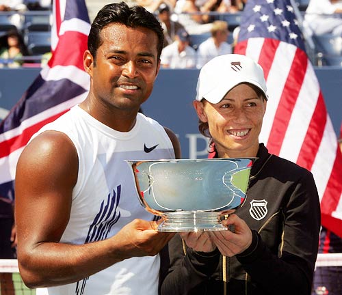Paes-Cara duo breezes into semifinals